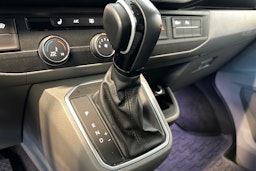 harmaa Volkswagen Transporter 2021 kuva 21.