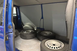 sininen Volkswagen Transporter 2021 kuva 13.