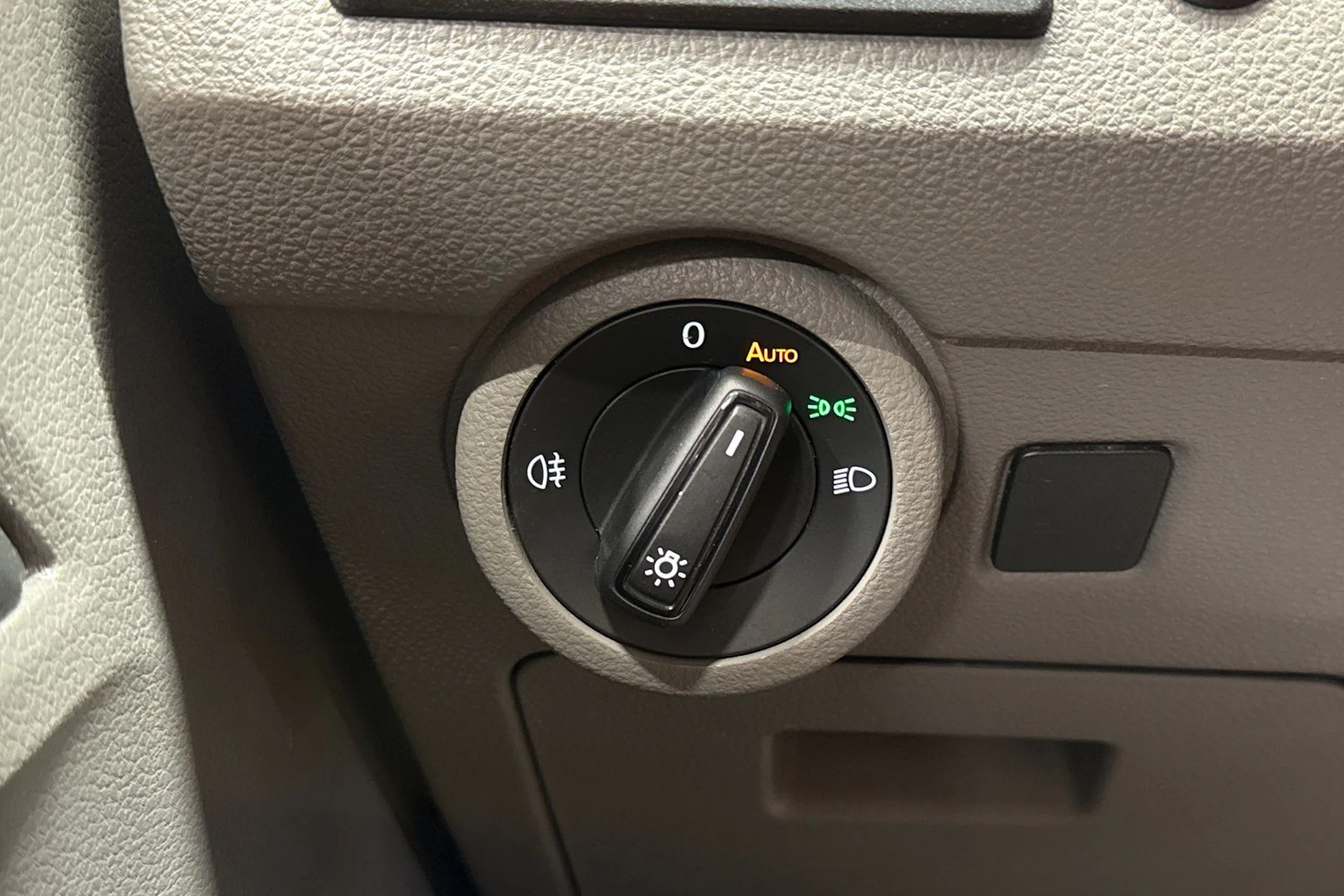 sininen Volkswagen Transporter 2021 kuva 18.