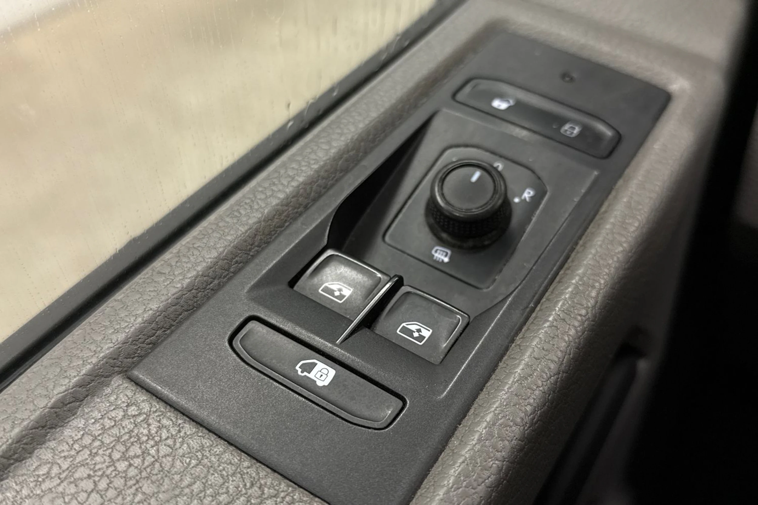 sininen Volkswagen Transporter 2021 kuva 19.