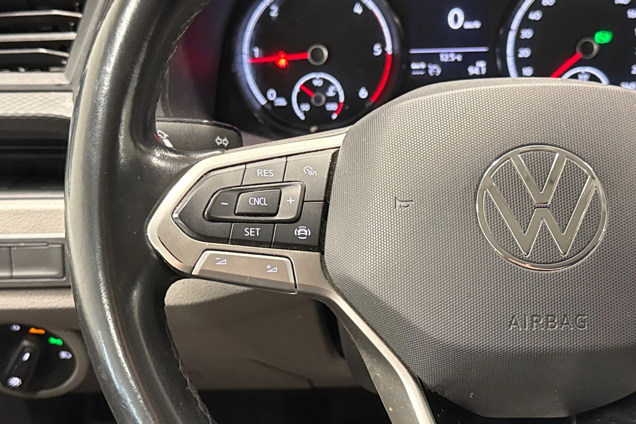 sininen Volkswagen Transporter 2021 kuva 21.