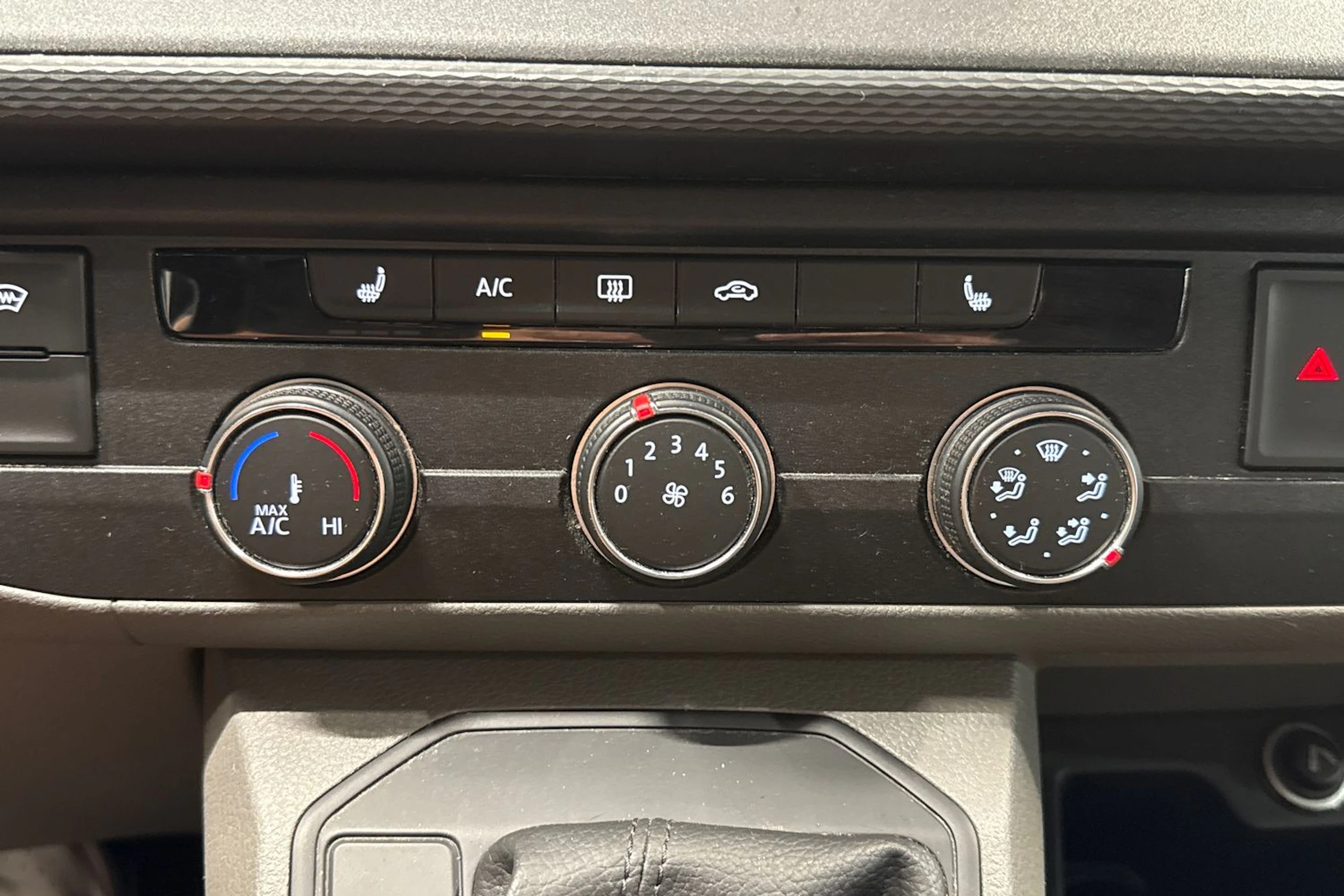 sininen Volkswagen Transporter 2021 kuva 25.