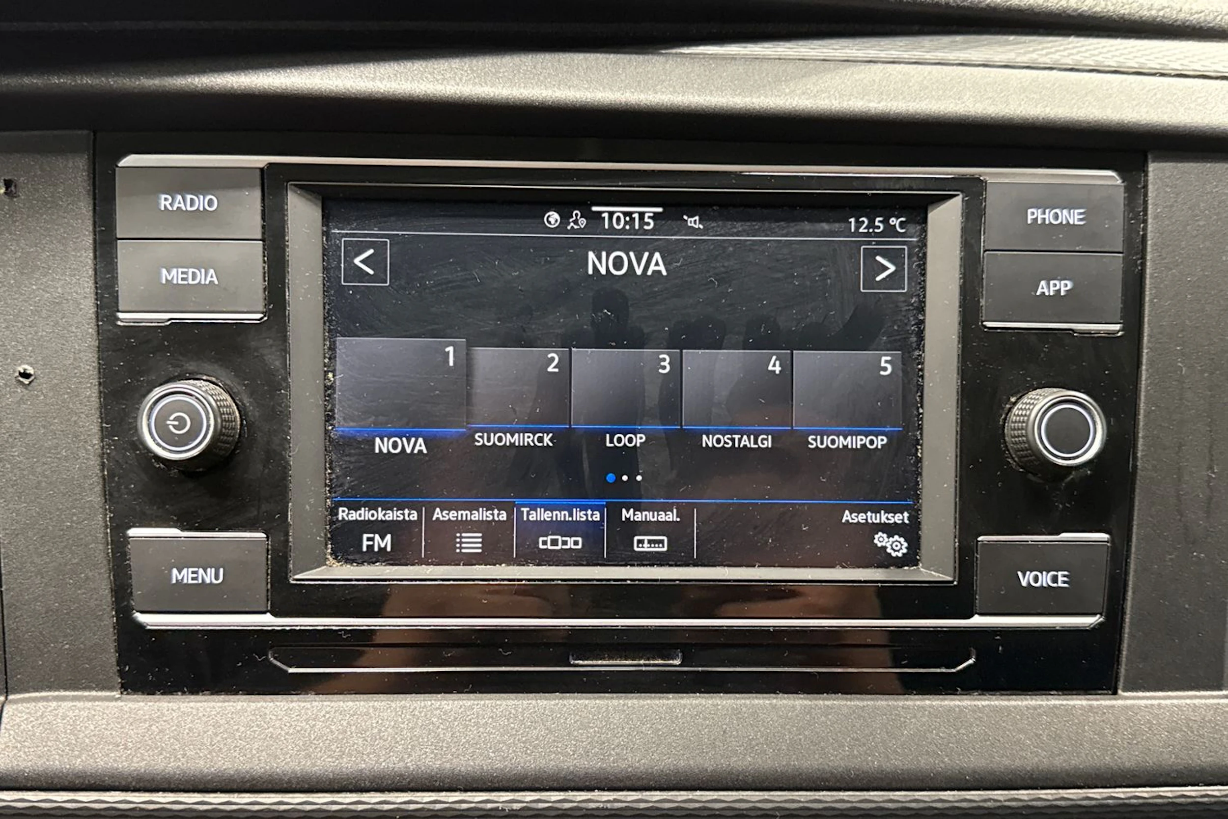 sininen Volkswagen Transporter 2021 kuva 26.