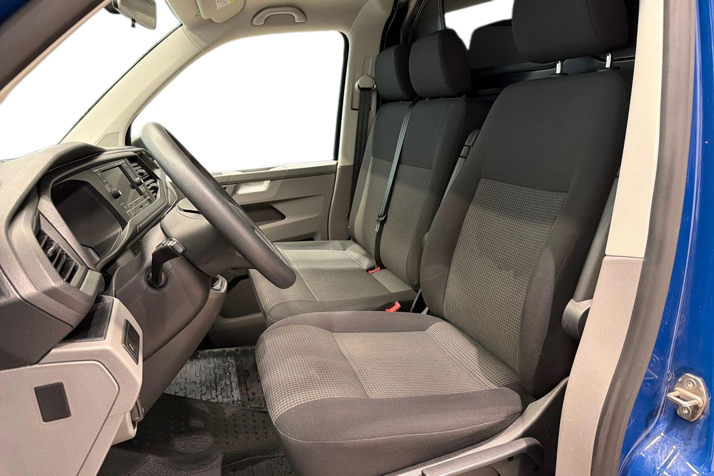 sininen Volkswagen Transporter 2021 kuva 11.