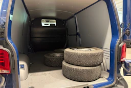 sininen Volkswagen Transporter 2021 kuva 20.
