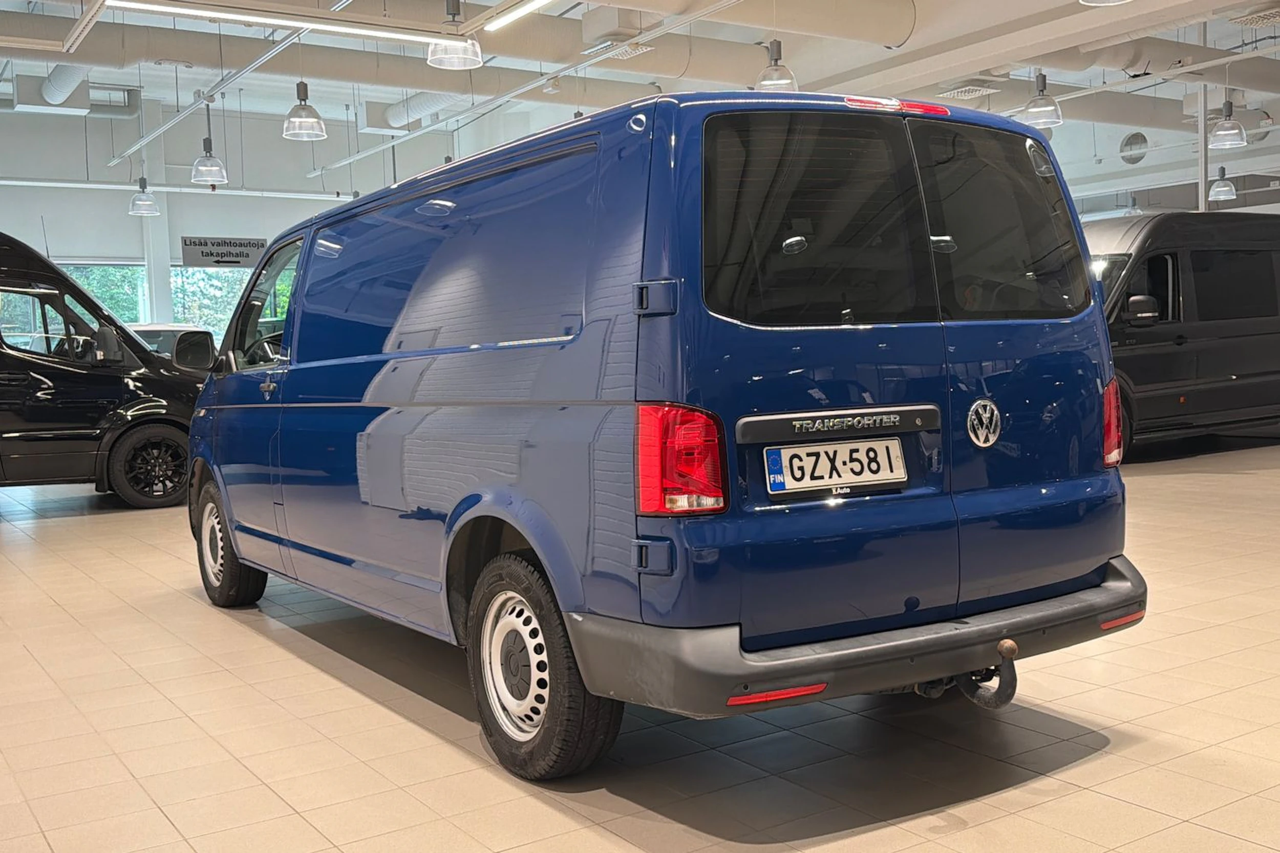 sininen Volkswagen Transporter 2021 kuva 23.