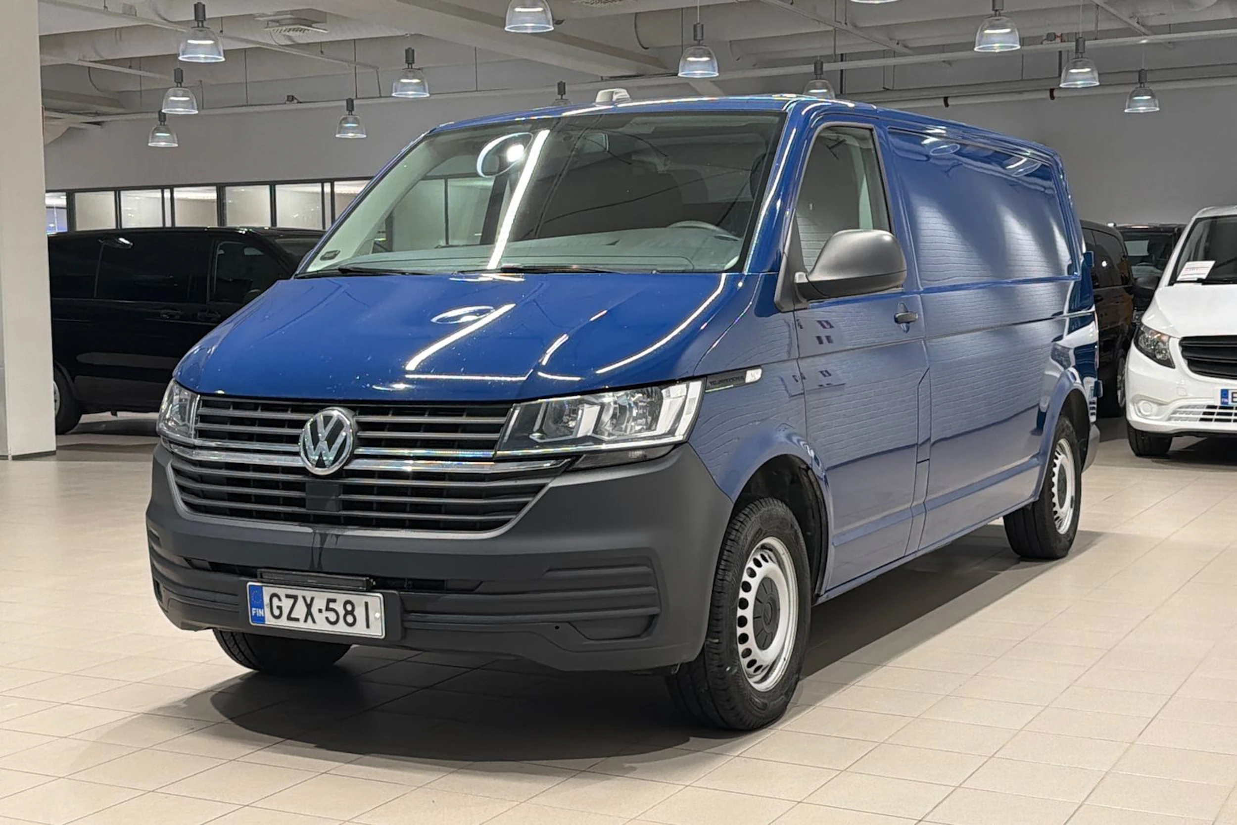 sininen Volkswagen Transporter 2021 kuva 24.