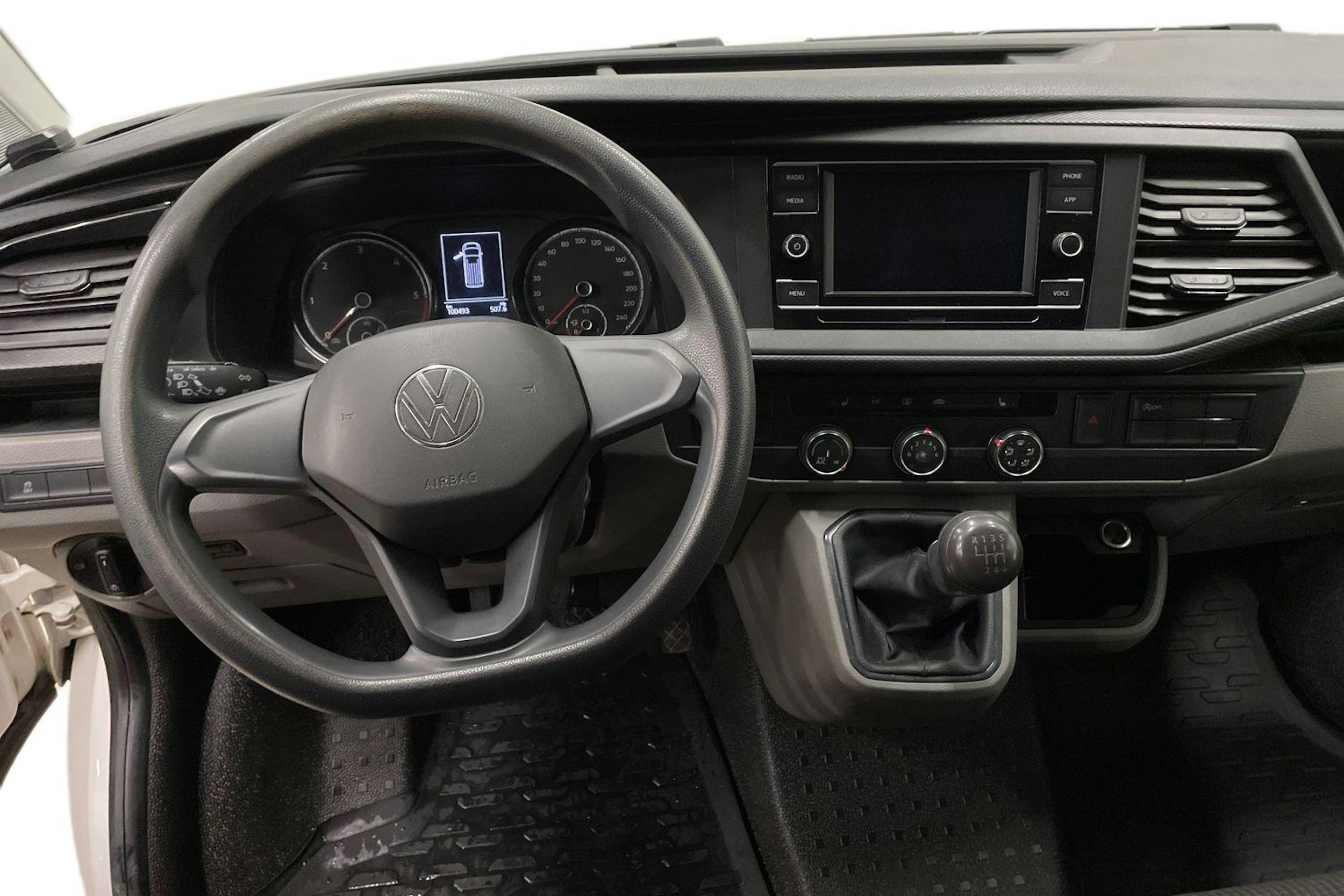 valkoinen Volkswagen Transporter 2021 kuva 7.