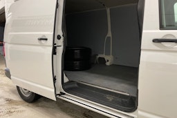 valkoinen Volkswagen Transporter 2021 kuva 13.