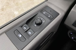 valkoinen Volkswagen Transporter 2021 kuva 18.