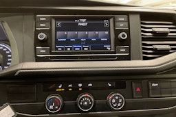 valkoinen Volkswagen Transporter 2021 kuva 22.