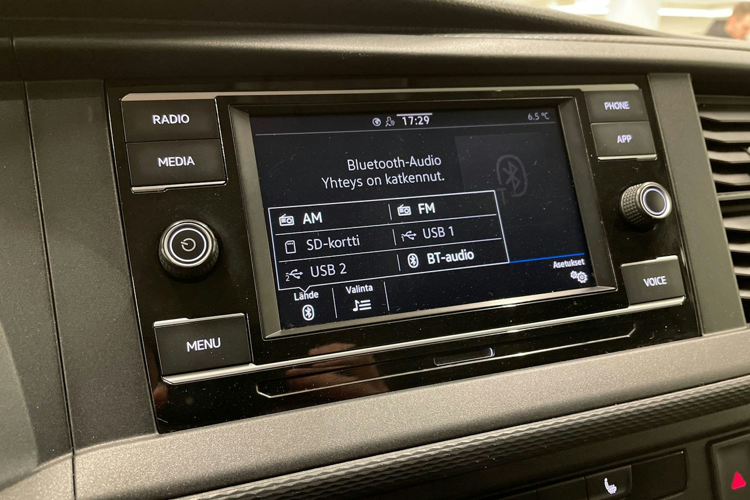 valkoinen Volkswagen Transporter 2021 kuva 25.