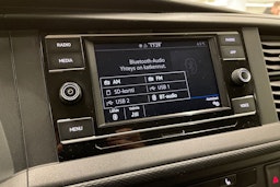 valkoinen Volkswagen Transporter 2021 kuva 25.