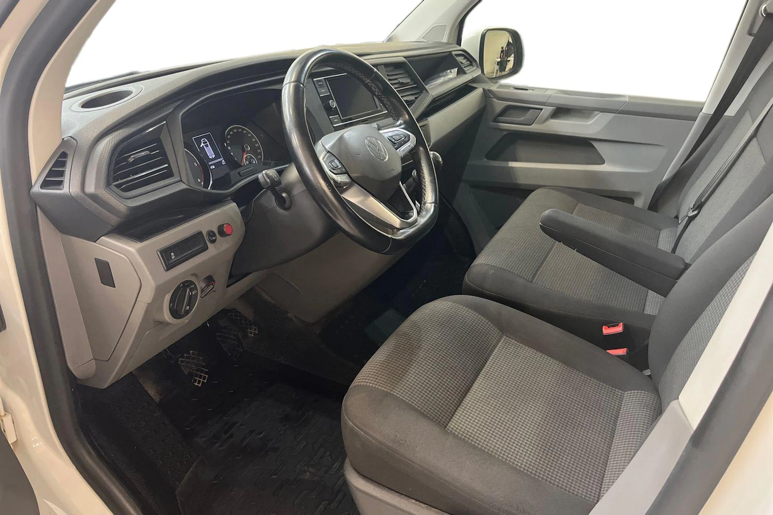 valkoinen Volkswagen Transporter 2021 kuva 8.