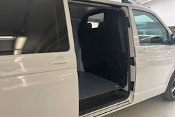 valkoinen Volkswagen Transporter 2021 kuva 15.