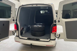 valkoinen Volkswagen Transporter 2021 kuva 16.