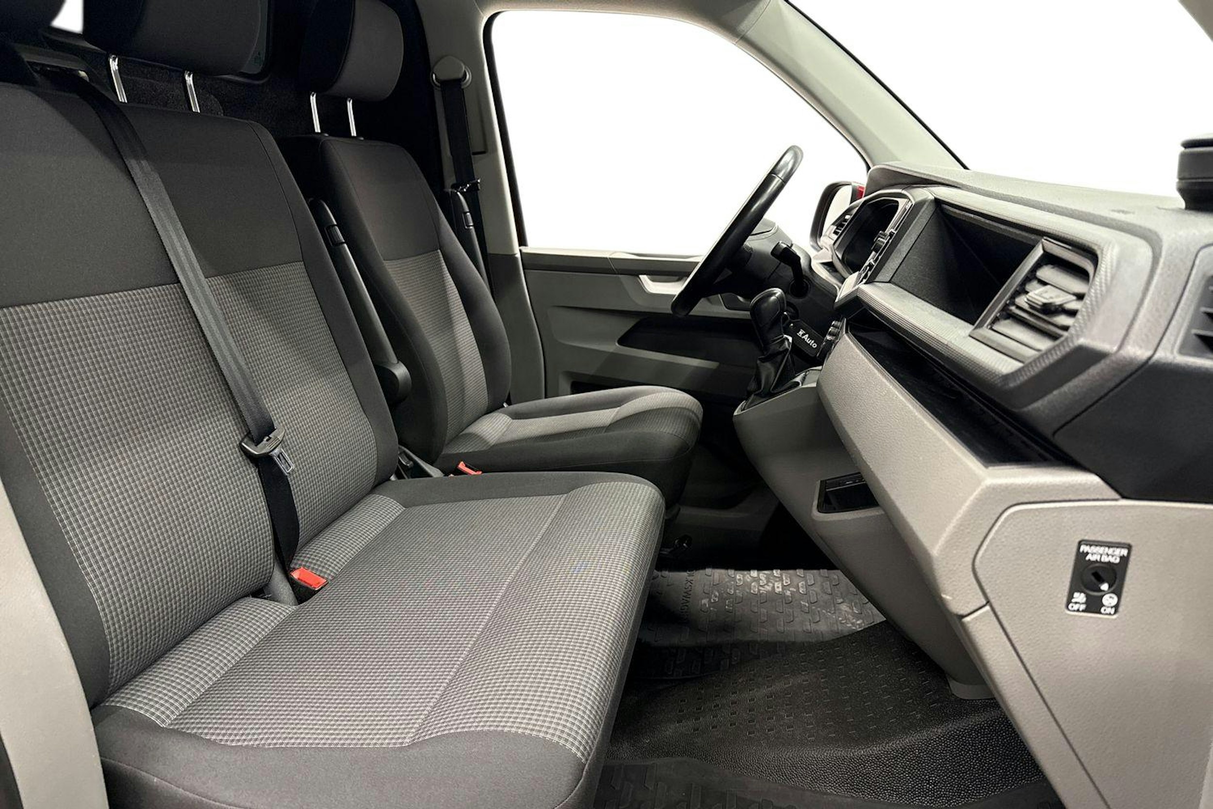 Punainen Volkswagen TRANSPORTER 2021 kuva 11.