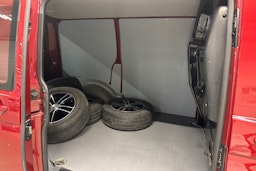 Punainen Volkswagen TRANSPORTER 2021 kuva 13.