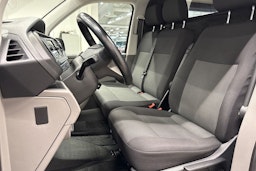 Punainen Volkswagen TRANSPORTER 2021 kuva 16.