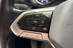 Punainen Volkswagen TRANSPORTER 2021 kuva 17.