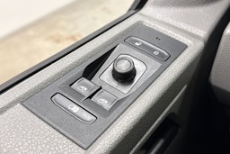 Punainen Volkswagen TRANSPORTER 2021 kuva 20.