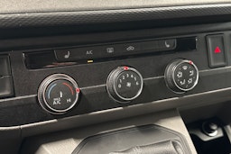 Punainen Volkswagen TRANSPORTER 2021 kuva 21.