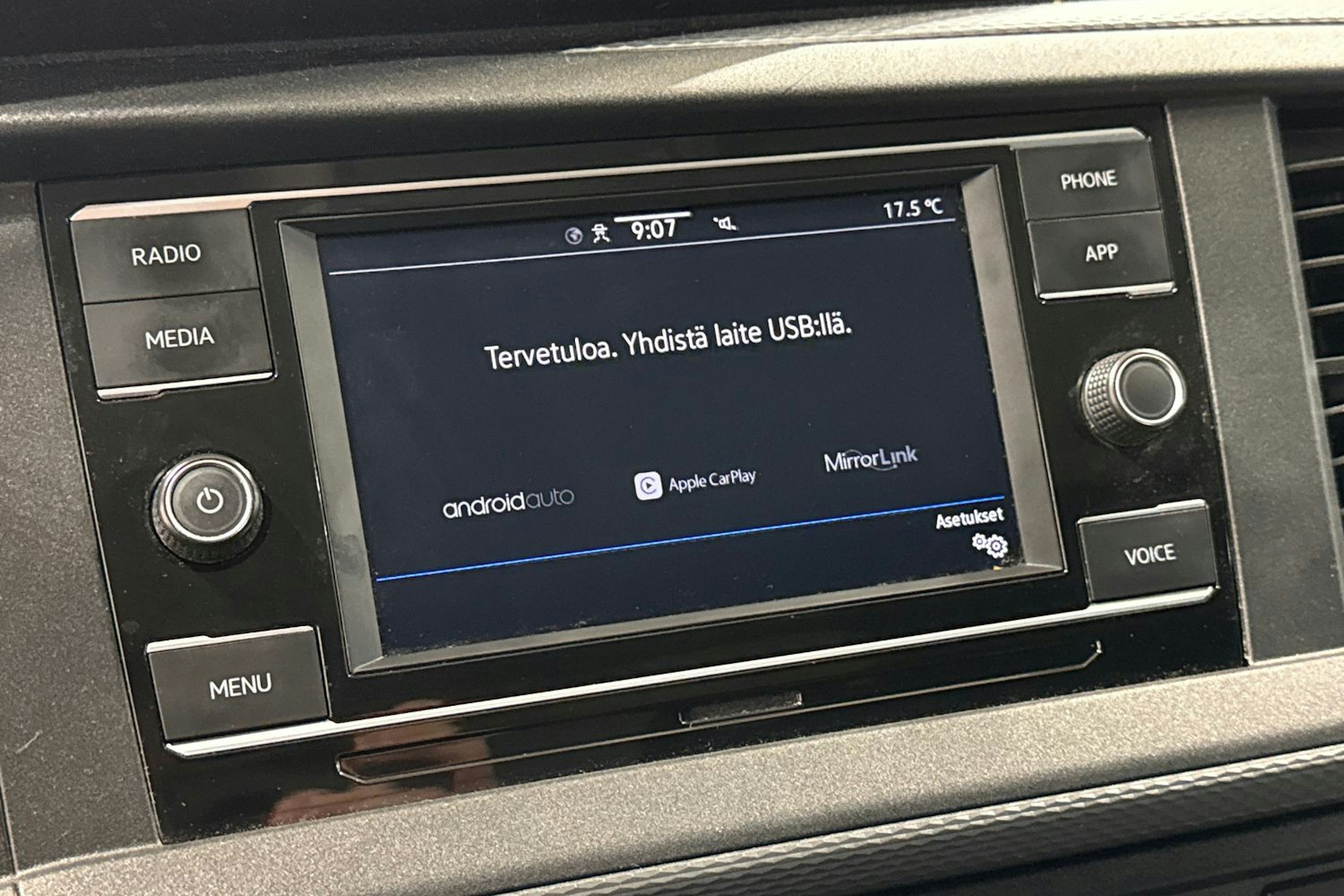 Punainen Volkswagen TRANSPORTER 2021 kuva 24.