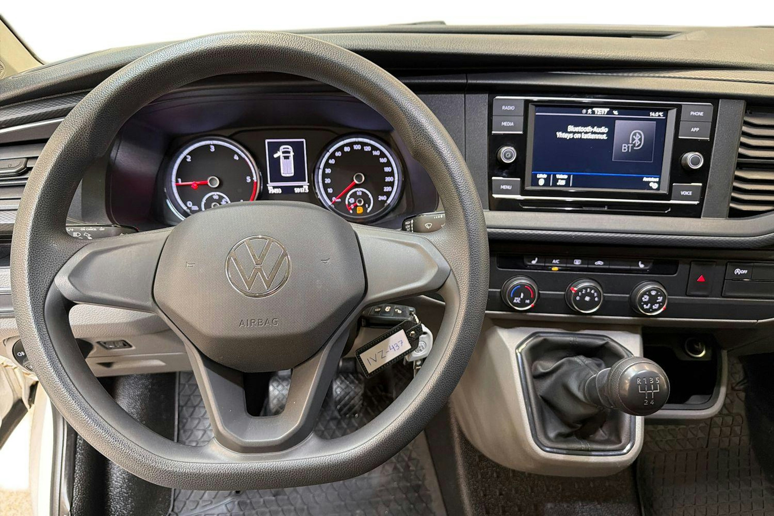 valkoinen Volkswagen Transporter 2021 kuva 9.