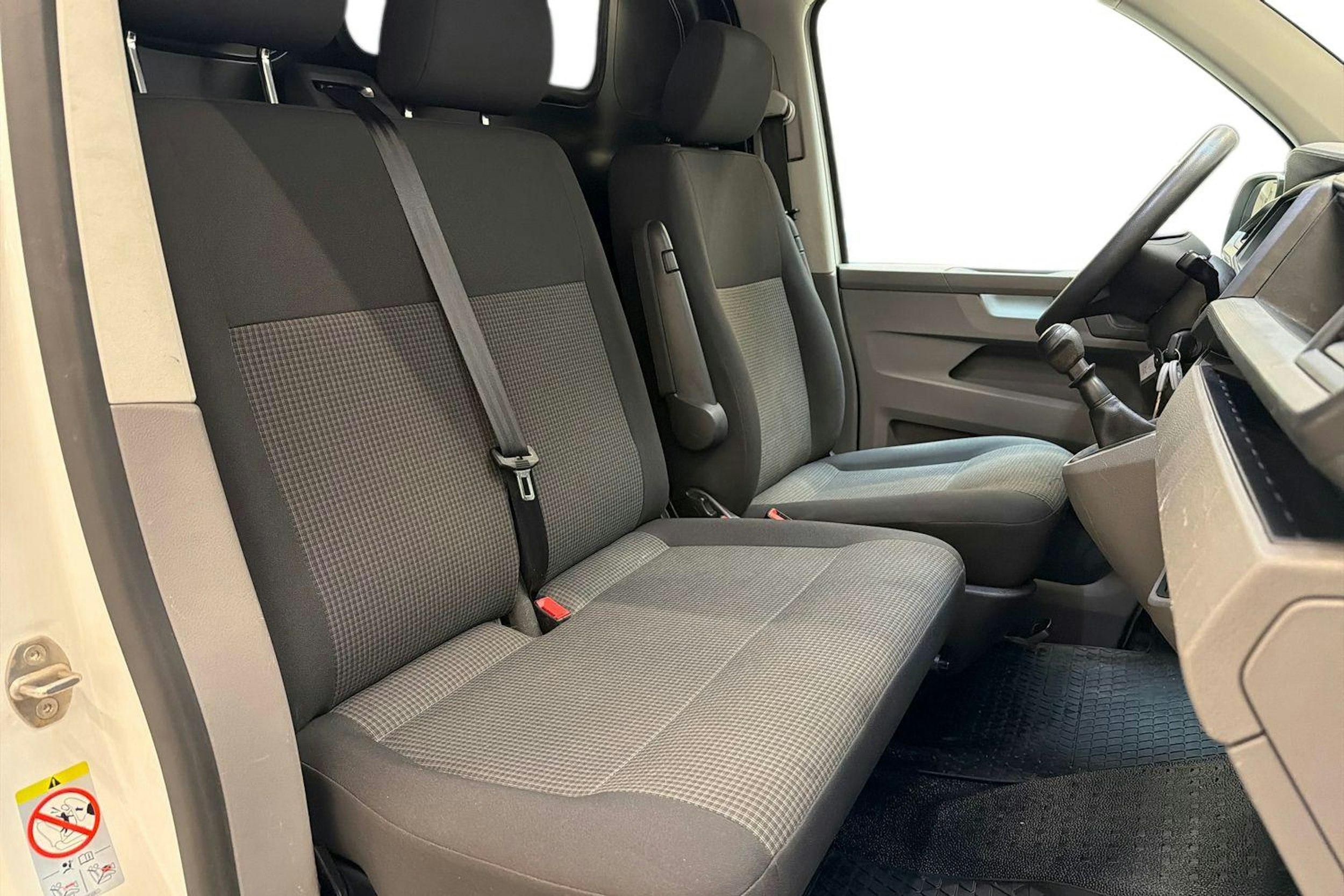 valkoinen Volkswagen Transporter 2021 kuva 11.