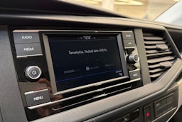 valkoinen Volkswagen Transporter 2021 kuva 17.