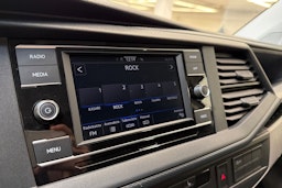 valkoinen Volkswagen Transporter 2021 kuva 19.