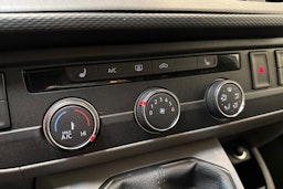 valkoinen Volkswagen Transporter 2021 kuva 20.