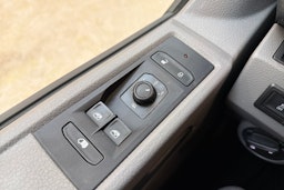 valkoinen Volkswagen Transporter 2021 kuva 21.