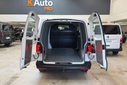 valkoinen Volkswagen Transporter 2021 kuva 25.