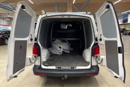 valkoinen Volkswagen Transporter 2021 kuva 18.