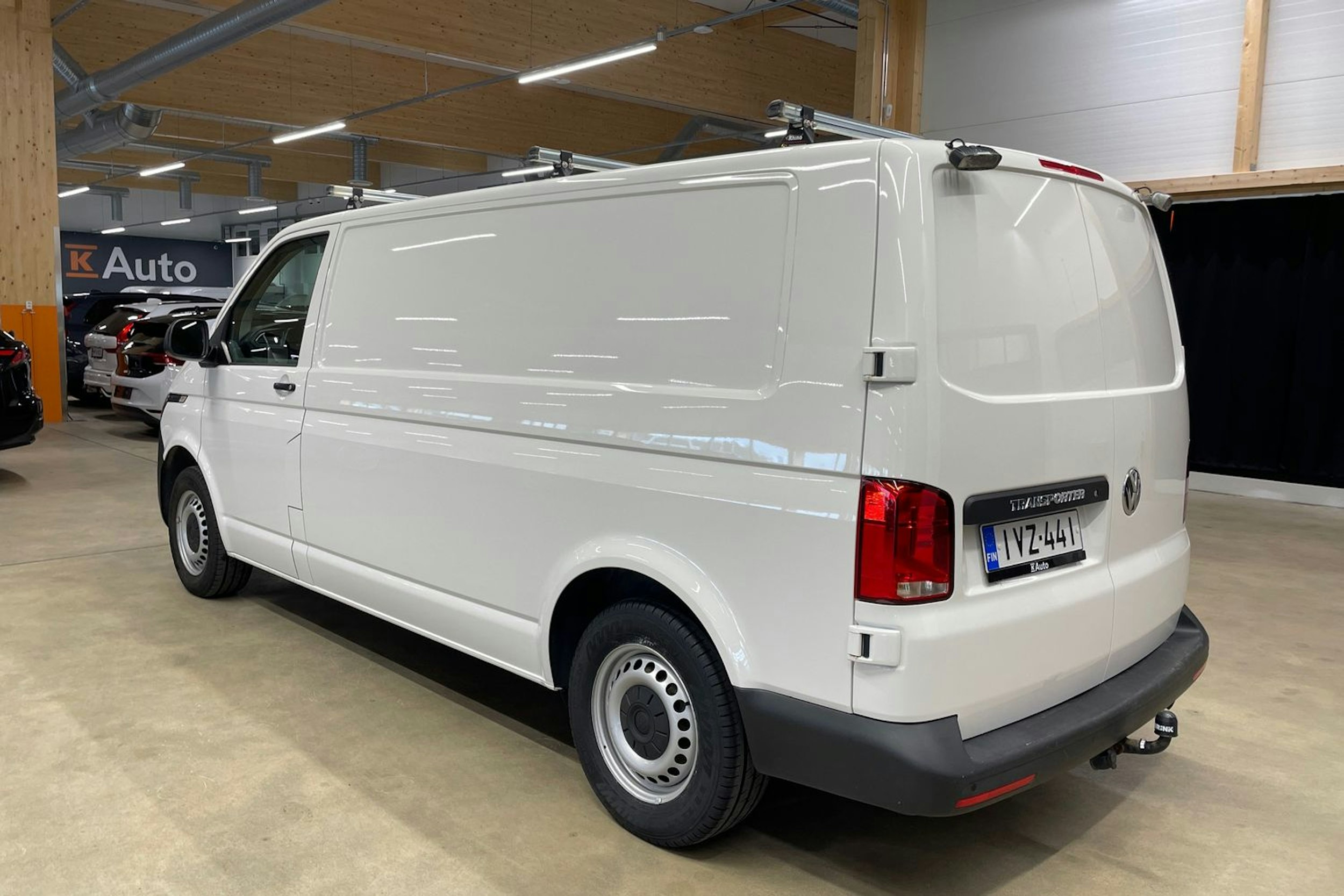 valkoinen Volkswagen Transporter 2021 kuva 20.