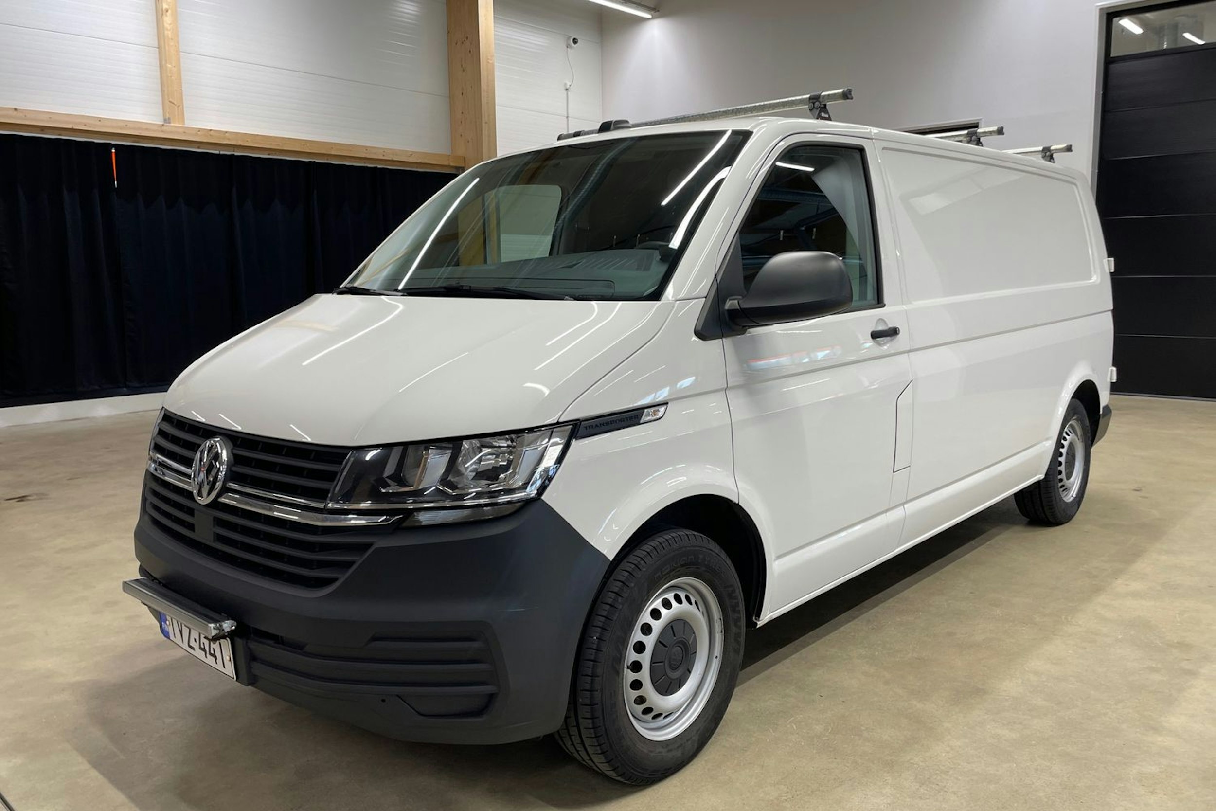 valkoinen Volkswagen Transporter 2021 kuva 21.