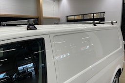 valkoinen Volkswagen Transporter 2021 kuva 22.
