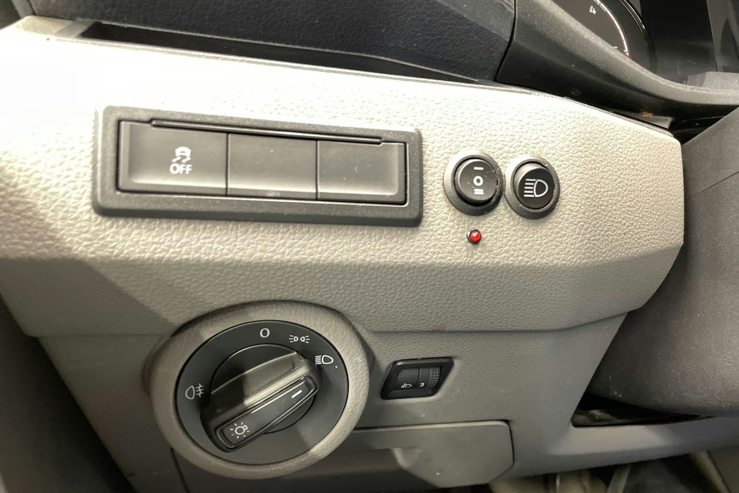 valkoinen Volkswagen Transporter 2021 kuva 26.