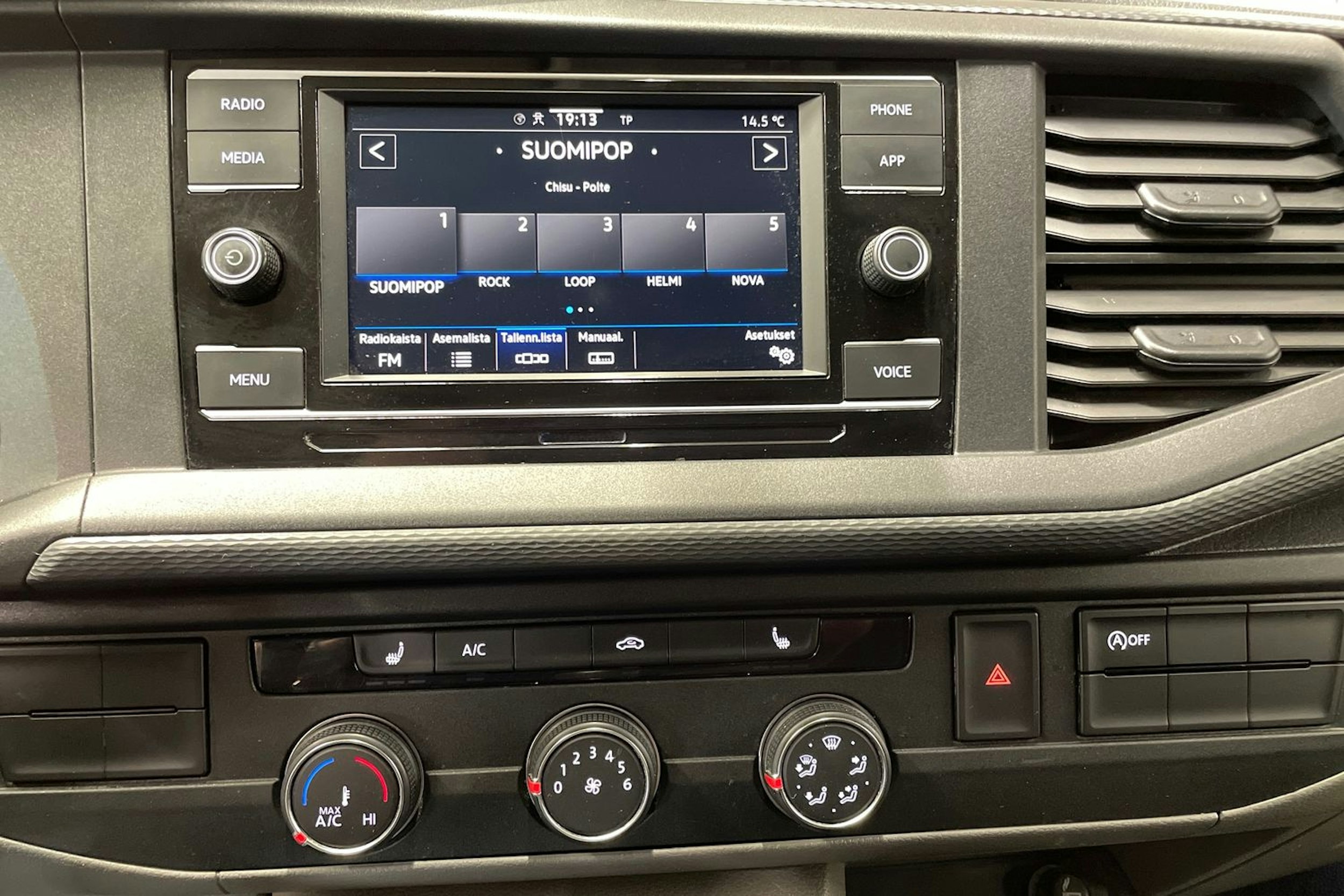 valkoinen Volkswagen Transporter 2021 kuva 30.