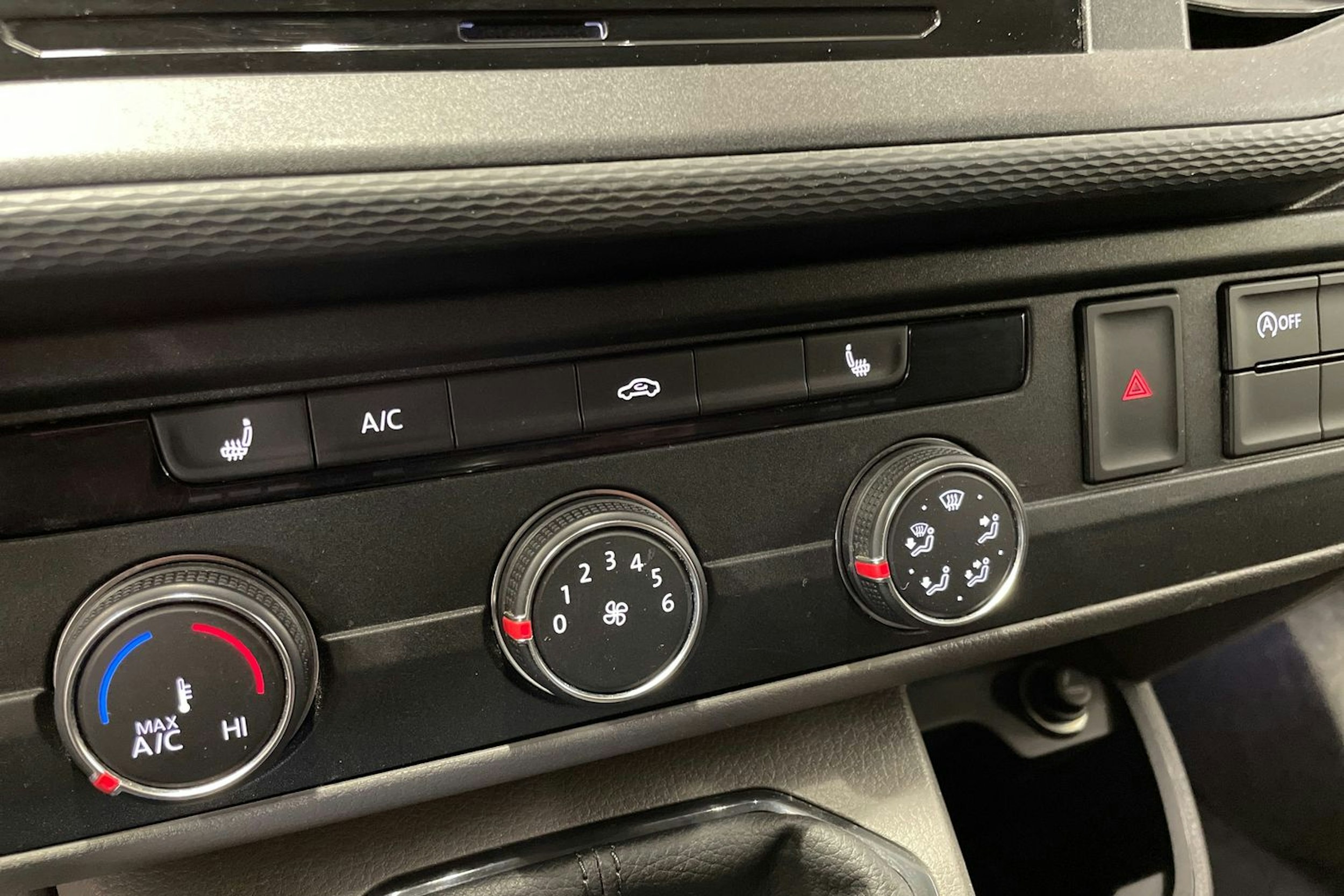 valkoinen Volkswagen Transporter 2021 kuva 31.