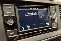 valkoinen Volkswagen Transporter 2021 kuva 33.