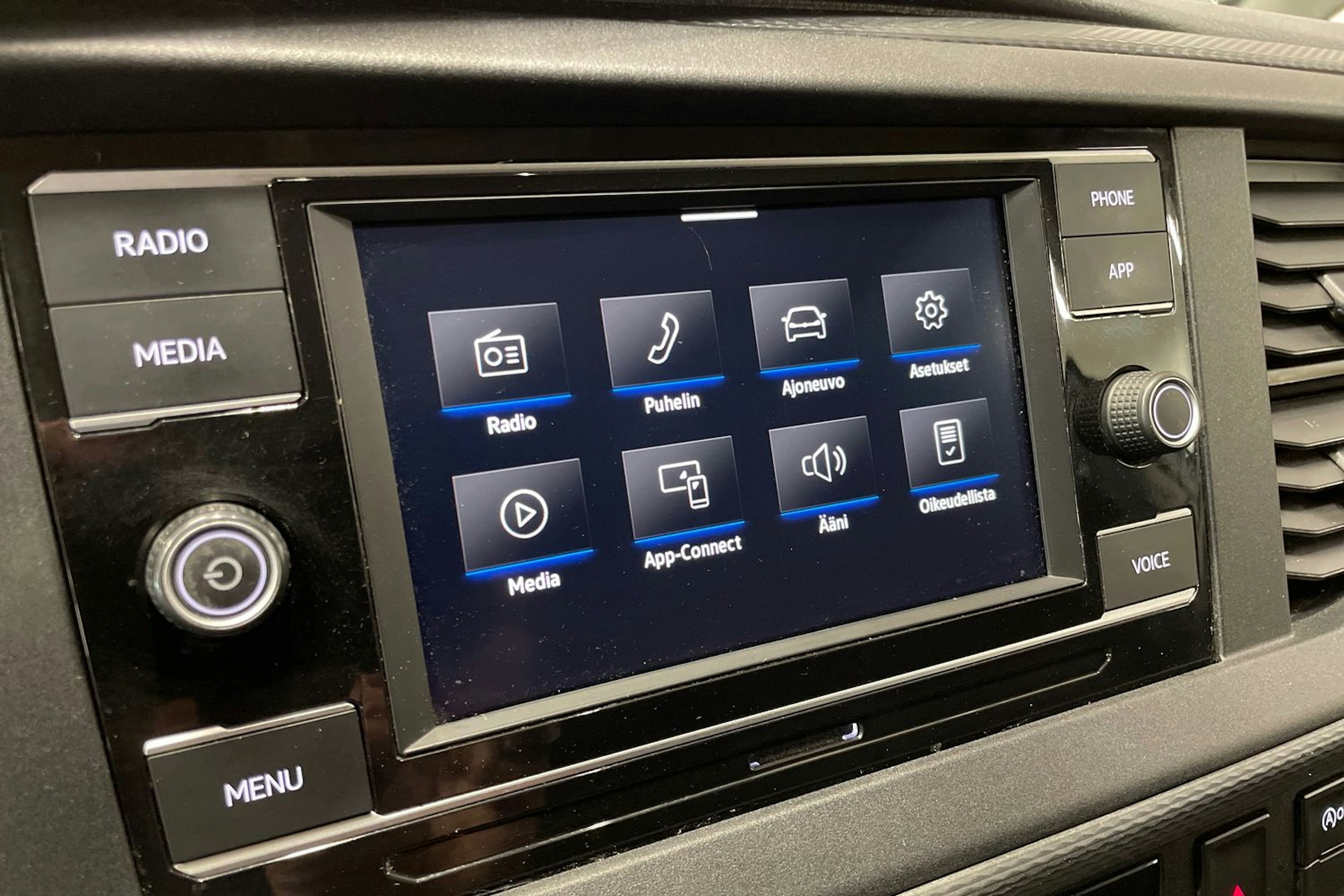 valkoinen Volkswagen Transporter 2021 kuva 34.