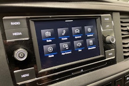 valkoinen Volkswagen Transporter 2021 kuva 34.