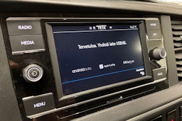 valkoinen Volkswagen Transporter 2021 kuva 36.