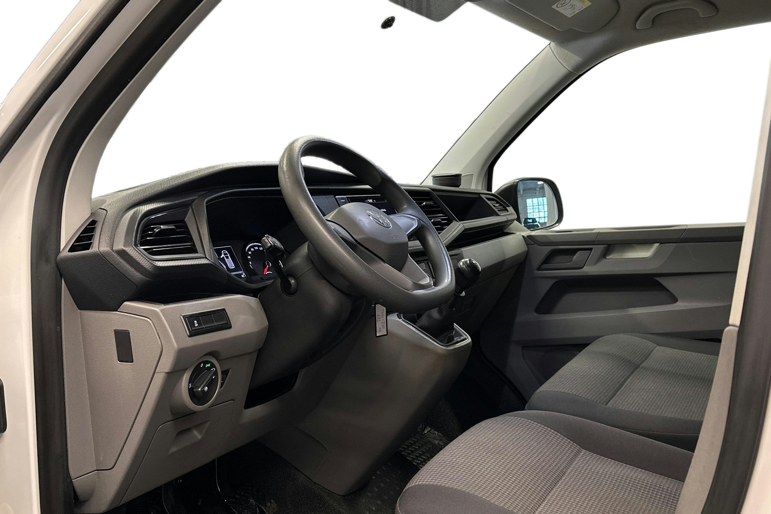 valkoinen Volkswagen Transporter 2021 kuva 8.
