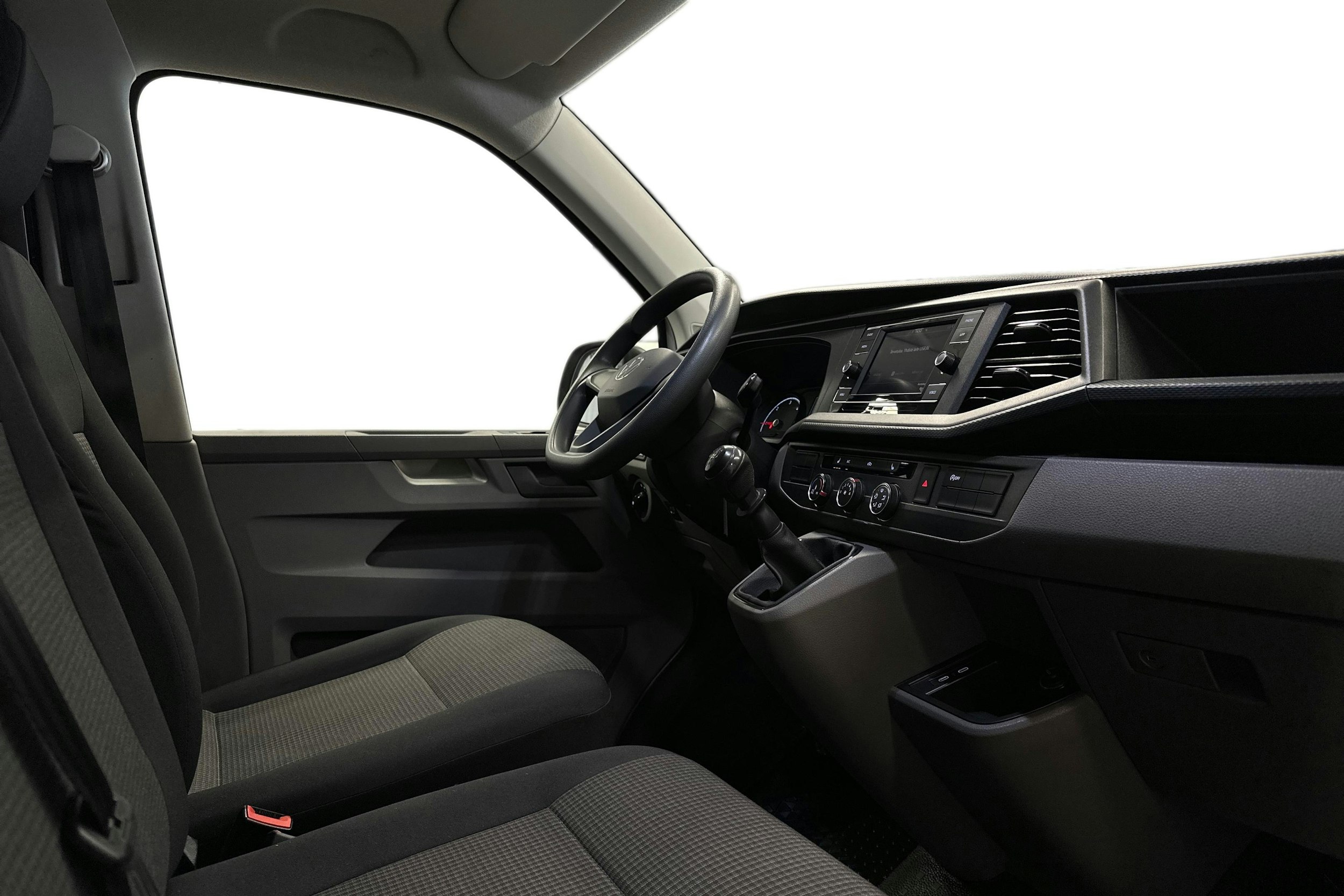 valkoinen Volkswagen Transporter 2021 kuva 9.