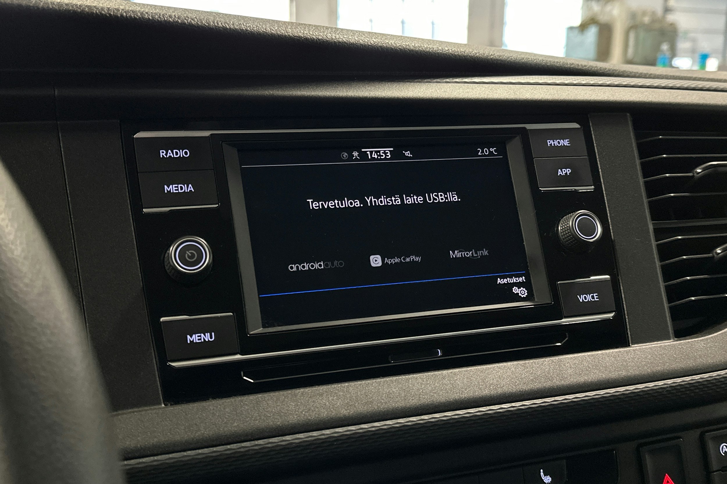 valkoinen Volkswagen Transporter 2021 kuva 15.