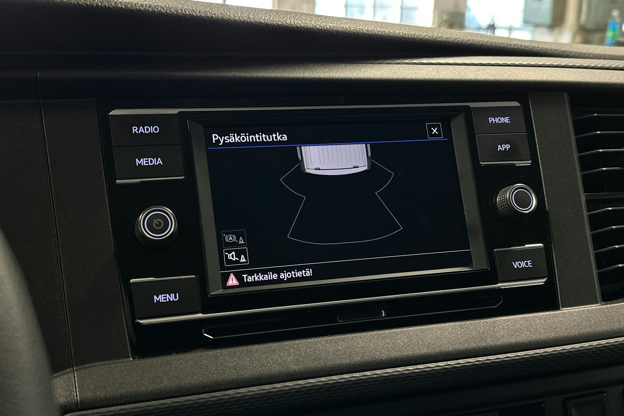 valkoinen Volkswagen Transporter 2021 kuva 16.