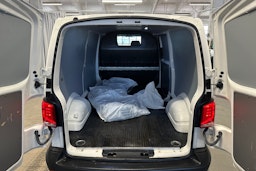 valkoinen Volkswagen Transporter 2021 kuva 20.